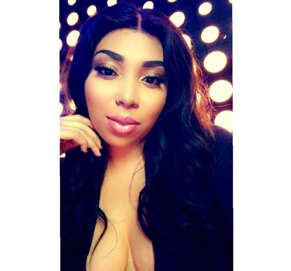 Queenie La’Rouge , D’kno Mr.Knoitall and Woody deliver cold bars on  “Rhymes Like Dimes” [video]